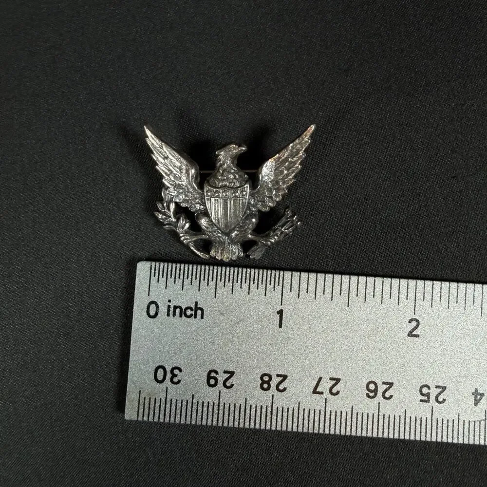 INDIAN WARS EAGLE SHAKO HELMET PLATE Right Facing brooch vintage 1